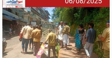 അധികൃതർ തിരിഞ്ഞു നോക്കുന്നില്ല, വർഷങ്ങളായി തകർന്നു കിടക്കുന്ന മാനന്തവാടി മെഡിക്കൽ കോളേജ് റോഡിലെ കുഴികളടച്ച് ഐ എൻ ടി യു സി ഓട്ടോ തൊഴിലാളികൾ.