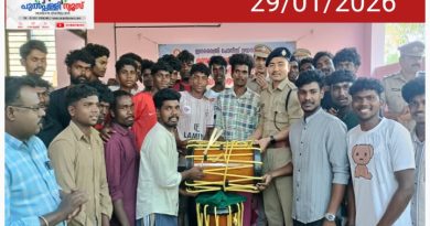 ചെണ്ട കലാകാരന്മാരായ ഗോത്ര യുവാക്കൾക്ക് ഇനി പതിന്മടങ്ങ് ആവേശത്തോടെ കൊട്ടിക്കയറാം; ചെണ്ടകൾ സമ്മാനിച്ച് ജില്ലാ ജനമൈത്രി പോലീസ്