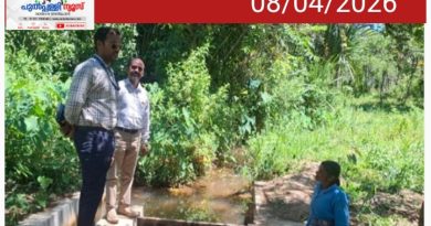 നബാര്‍ഡ് ജില്ലാ മാനേജര്‍ ആര്‍. ആനന്ദ് മുള്ളന്‍കൊല്ലി നീര്‍ത്തട പ്രദേശം സന്ദര്‍ശിക്കുന്നു.